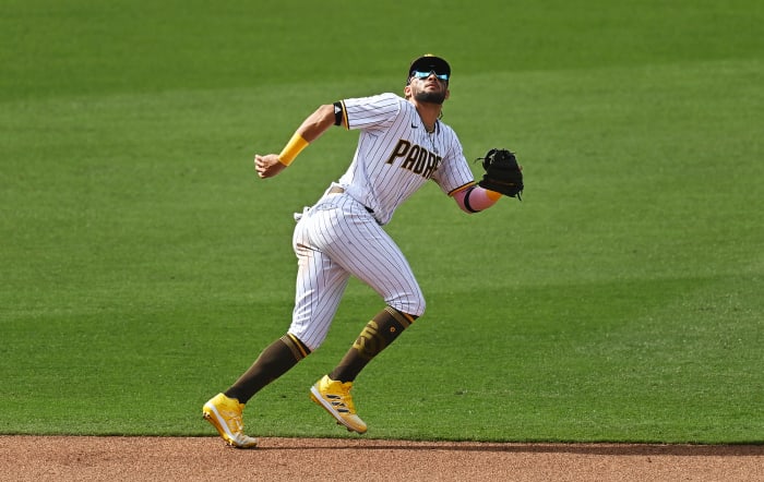 Padres’ Fernando Tatis Jr. chases a flyball into the outfield grass.
